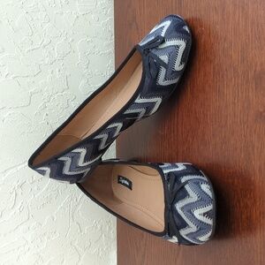 Zigi Soho (Amazon) Pointe Black Gray Embroidered Ballet Flats Size 10